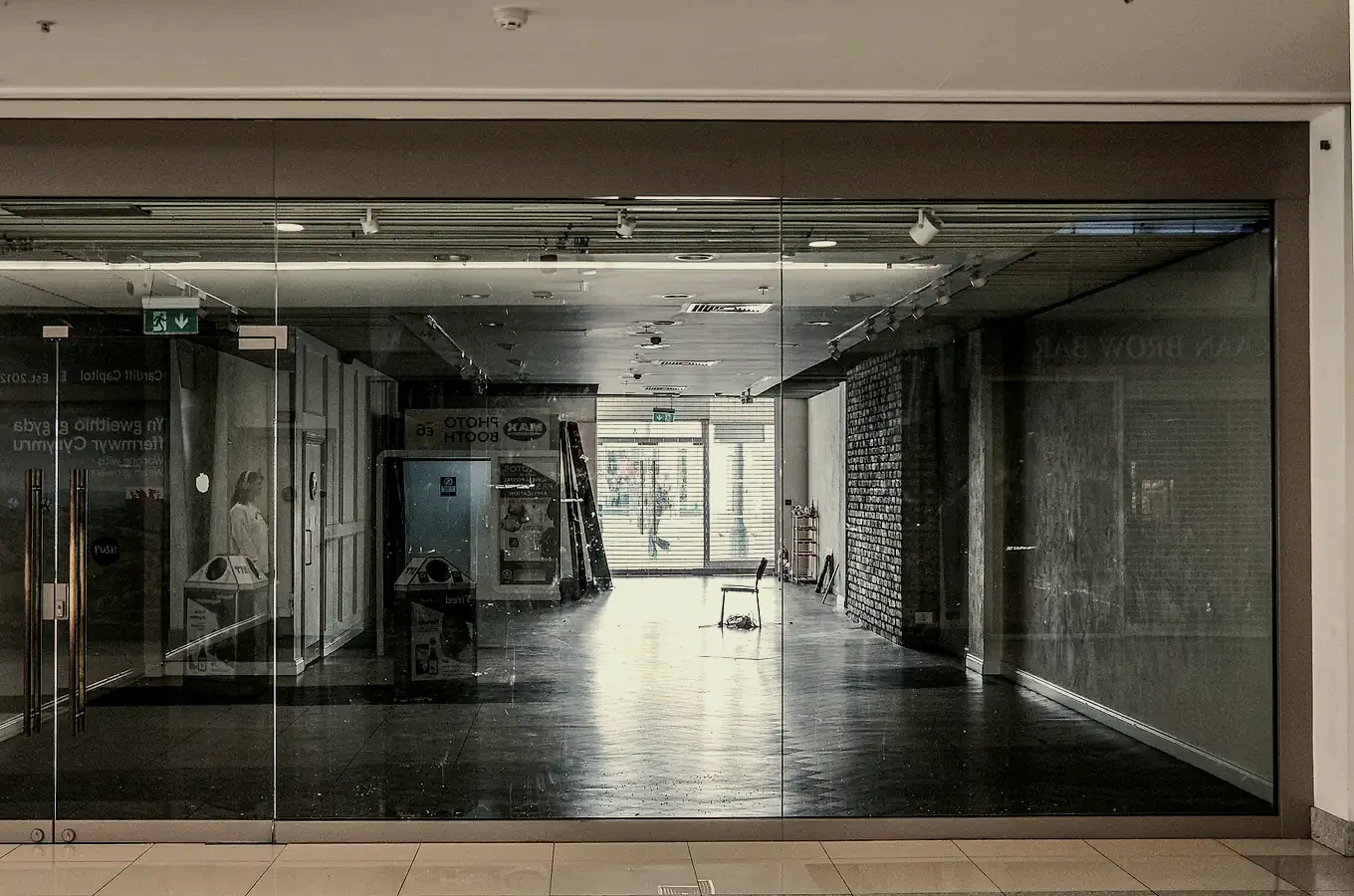Glass & façade hardware — patch fittings on a toughened glass front